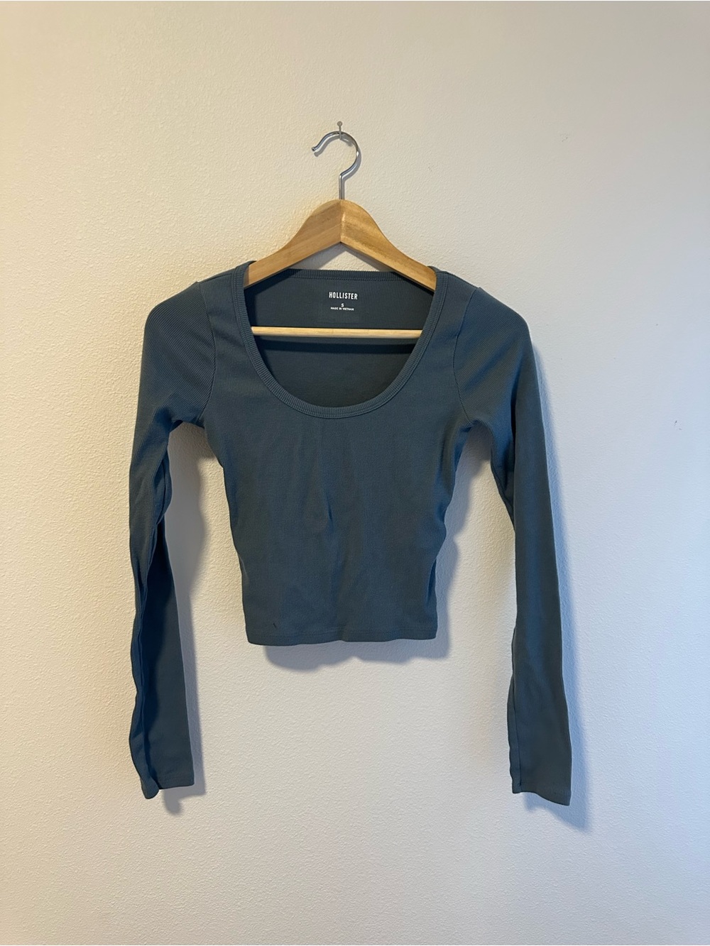 Hollister Women's Long Sleeve Scoop Neck Crop Top — Slate Blue